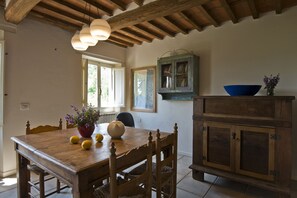 Dining - Design house in Tuscan style surrounded by nature (Pescaglia)