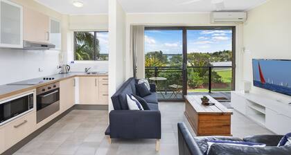 Wallis View 3 - Short stroll to beaches and restaurants