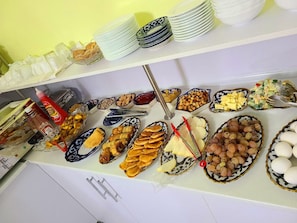 Free daily buffet breakfast