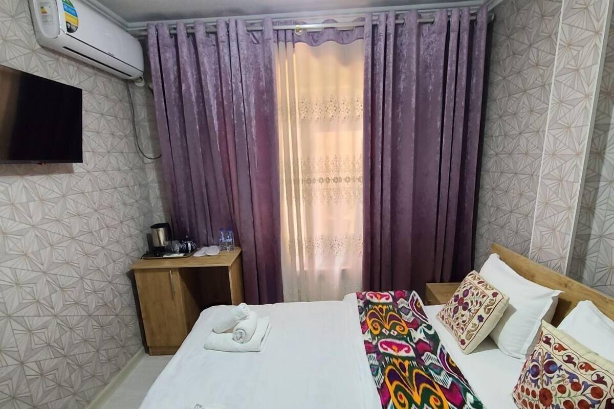 Double or Twin room with shower view outside | Select Comfort beds, WiFi (free), bed sheets