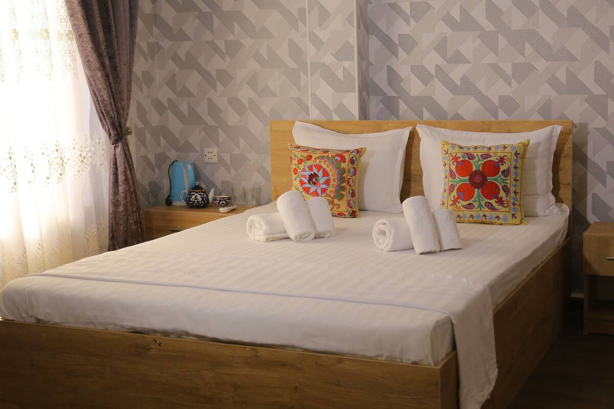 Double or Twin room with shower view outside 2 | Select Comfort beds, WiFi (free), bed sheets