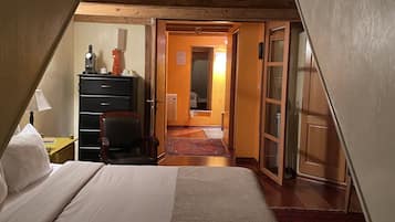 1 chambre, bureau, fer et planche Ă repasser, lit parapluie