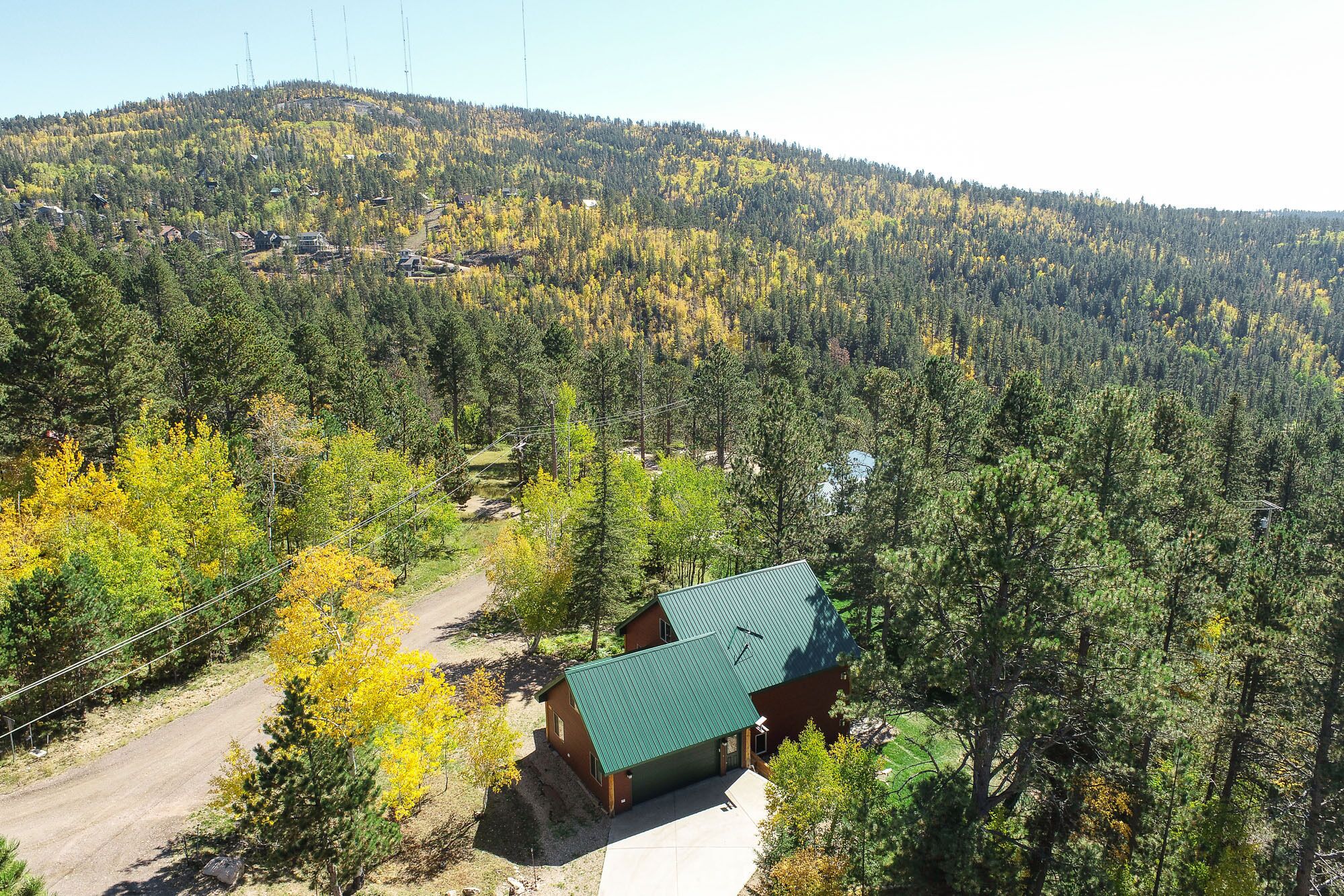 Spacious Cabin Minutes to Terry Peak, Hot Tub, Garage, Game Room for Kids!