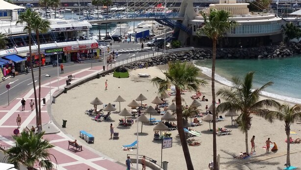 A coastal area with a marina, beach, and a modern bridge. - 2 Bed Hotel Apt, Sleeps 4/6, Costa Adeje, 5 minutes walk to Beach, Shops & Bars (Costa Adeje)