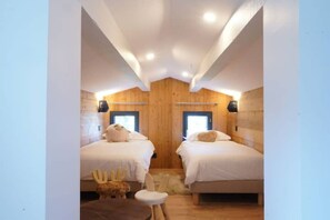 5 bedrooms, desk, iron/ironing board, travel cot - L'Etincelle Mountain Lodge - Gîte "Côté Lac" sleeps 14 4 stars (Chamrousse)