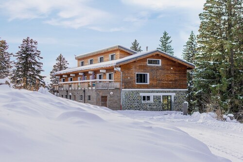 L'Etincelle Mountain Lodge - Gîte "Côté Lac" sleeps 14 4 stars 