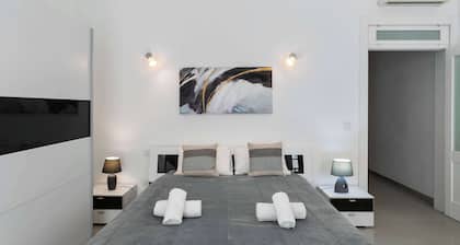 22 - Unique Four Bedroom Townhouse