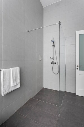Bathtub, hair dryer