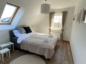 2 Schlafzimmer, Reisekinderbett, WLAN, Bettwäsche