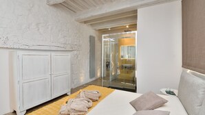 A modern bathroom with a glass shower enclosure, a white vanity, and a beige bath mat. - Ovile, Fattoria la Pieve, Roccalbegna, Grosseto and Maremma (Roccalbegna)