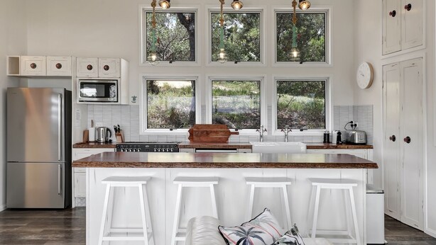 Coffee/tea maker, fridge, microwave, oven - The Ultimate Modern Straddie Beach House (Point Lookout)