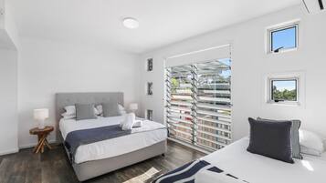 4 bedrooms, iron/ironing board, free WiFi, bed sheets