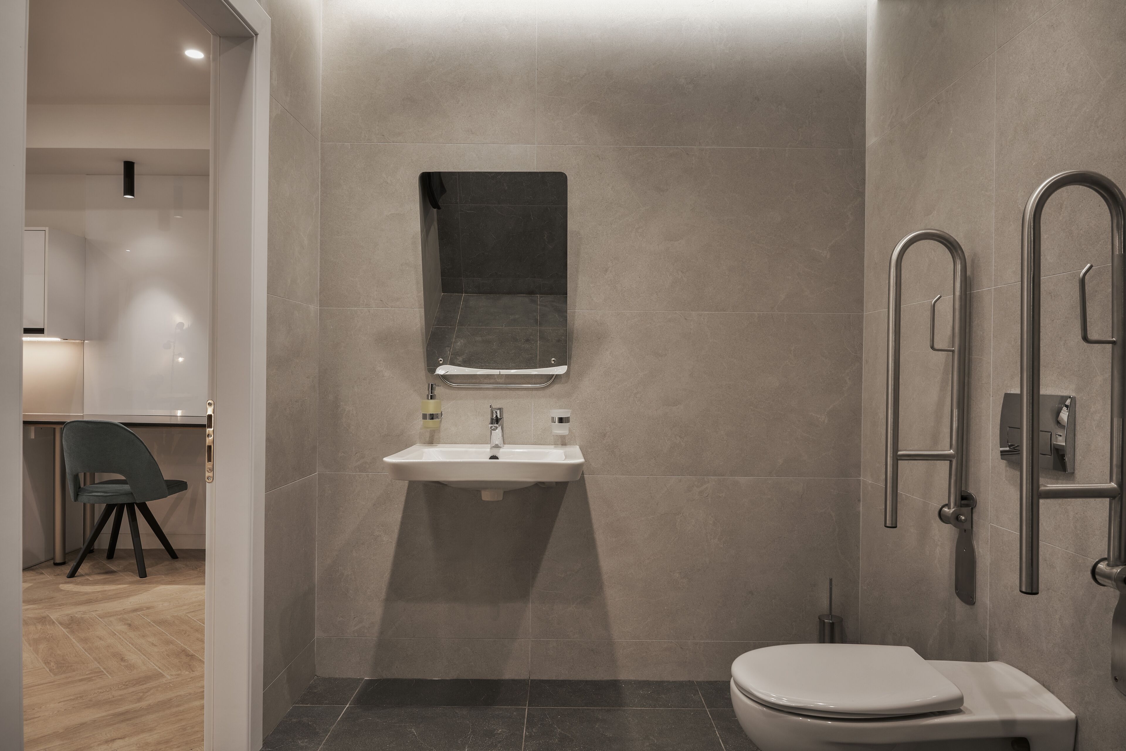 Standard Studio | Bathroom