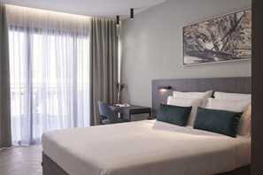Penthouse Apartment | Safe på rommet, skrivebord, blendingsgardiner og lydisolert