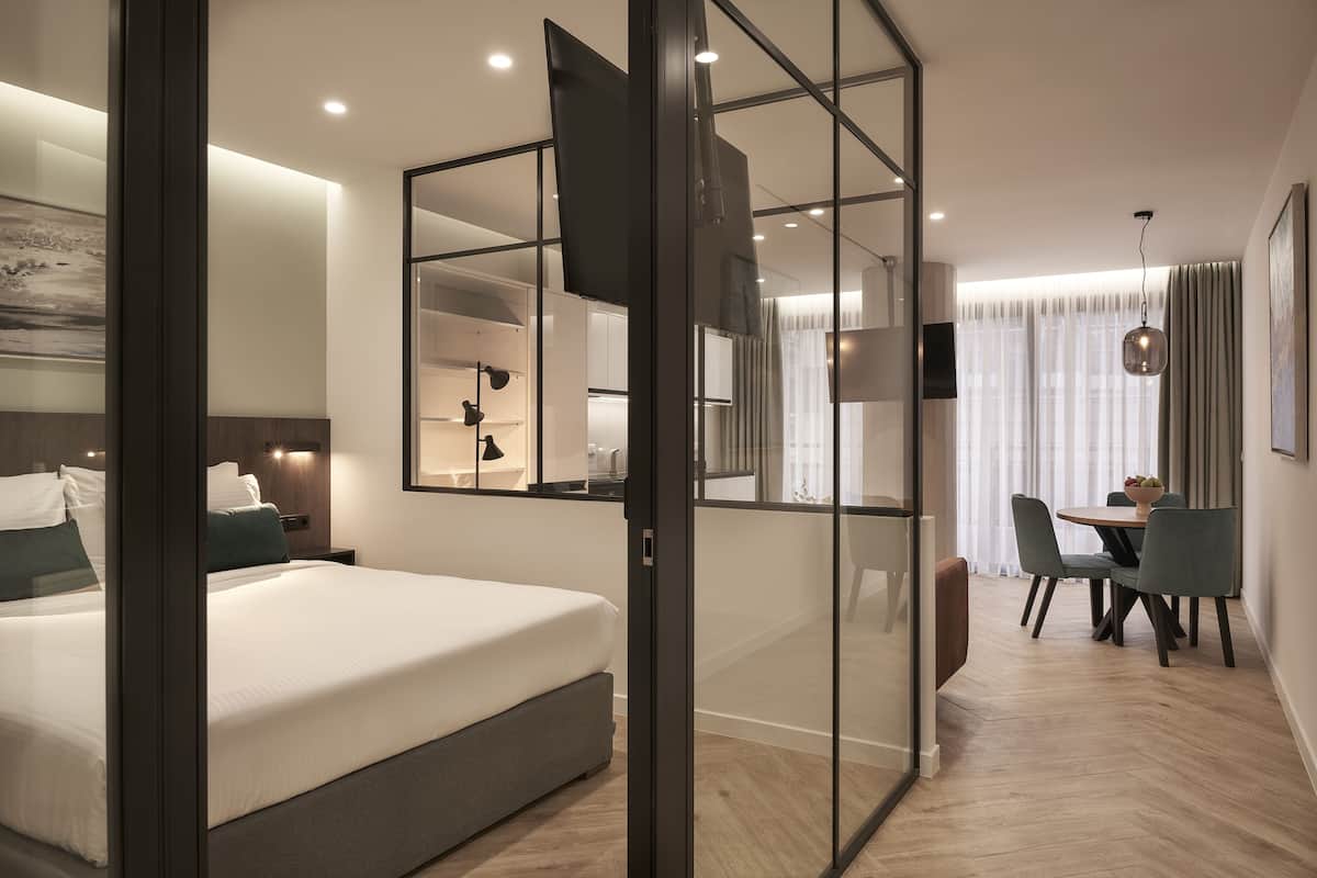 Deluxe Apartment | 1 bedroom, in-room safe, desk, blackout drapes