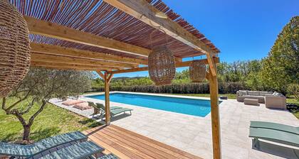 5 bedroom Mas, with olive grove, heated pool 15 x 5m, air con, 5000m2 gardens