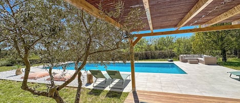 Piscine extérieure, piscine chauffée