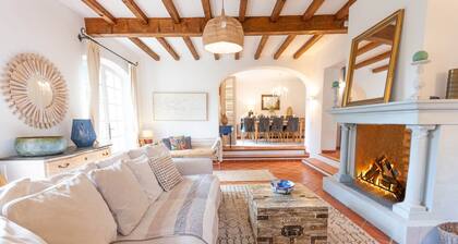 5 bedroom Mas, with olive grove, heated pool 15 x 5m, air con, 5000m2 gardens
