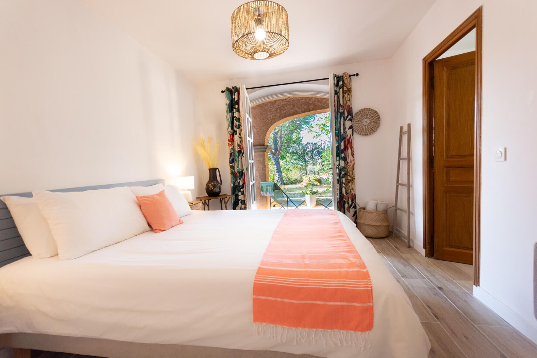 5 chambres, fer et planche à repasser, lit parapluie, Wi-Fi gratuit