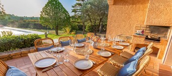 Detached 200m2, 5 bedroom Mas, heated pool 15 x 5m, air con, 5000m2 gardens