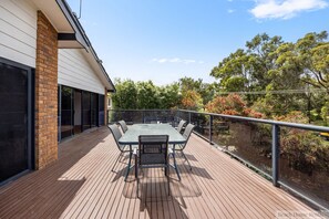 Outdoor dining - PANORAMA SUPER SIZED OUTDOOR HEATED POOL & SPA ENTERTAINER,TOOTGAROOK (Tootgarook)