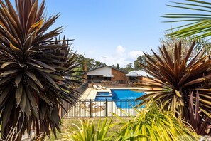 A heated pool - PANORAMA SUPER SIZED OUTDOOR HEATED POOL & SPA ENTERTAINER,TOOTGAROOK (Tootgarook)