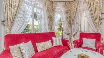 House, Smoking | 2 bedrooms, Internet