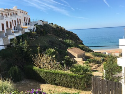 Casa Valeria is located directly by the sea - first floor