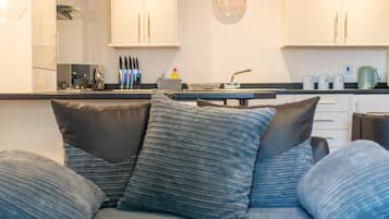 Apartment, Private Bathroom | Lounge