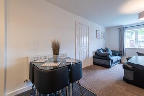 Apartment, Private Bathroom | Restaurant - No 21 (Mansfield)