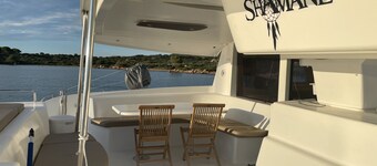 Private cruises on the catamaran Shamane