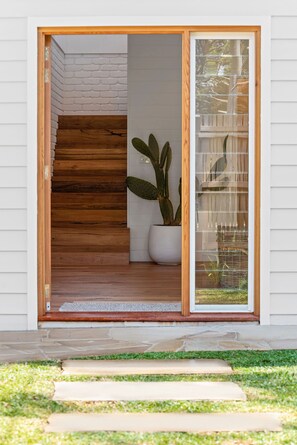 Exterior detail - Get set to enjoy the perfect summer getaway (Sleeps 8) (Rye)