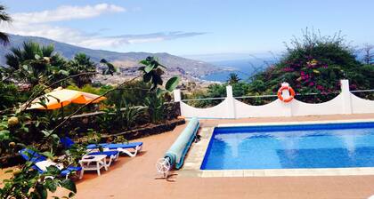 Spacious characterful villa with spectacular views, large heated private pool