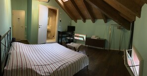 Tavanomainen huone, 1 parisänky, tupakointi kielletty | Silitysrauta/-lauta, ilmainen Wi-Fi, vuodevaatteet