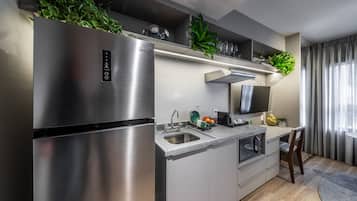 Premier Apartment | Blackout curtains, soundproofing, iron/ironing board, free WiFi