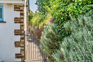 Property grounds - Forge Cottage (Padstow)