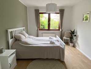 1 Schlafzimmer, Reisekinderbett, kostenloses WLAN, Bettwäsche