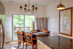 Dining - Minutes From Downtown Asheville! (Asheville)