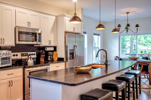 Minutes From Downtown Asheville!