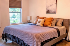 3 bedrooms, desk, iron/ironing board, free WiFi