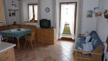 Télévision, table de tennis de table