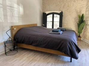 2 chambres, fer et planche à repasser, Wi-Fi gratuit, draps fournis