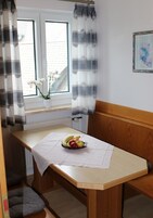 包含每日自助早餐