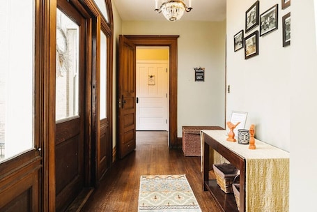ロビー. Private Top Floor 4BR Suite at Marion Hall Mansion