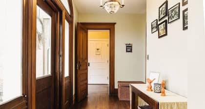 Private Top Floor 4BR Suite at Marion Hall Mansio*