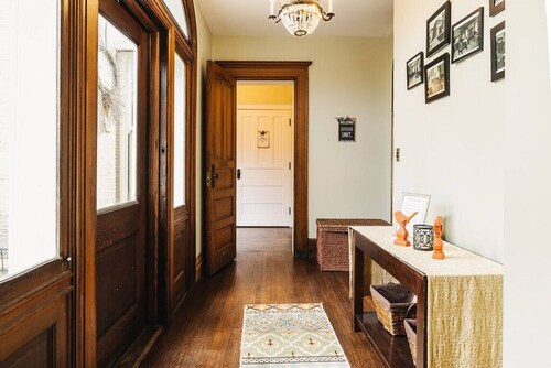 Private Top Floor 4BR Suite at Marion Hall Mansio*