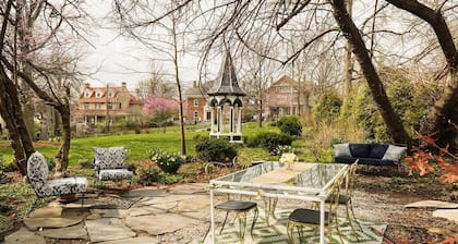 Private Top Floor 4BR Suite at Marion Hall Mansion