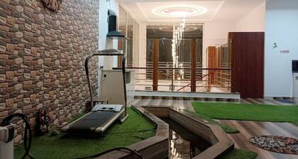 T2 Lovely 2 bedroom hill view with covered parking