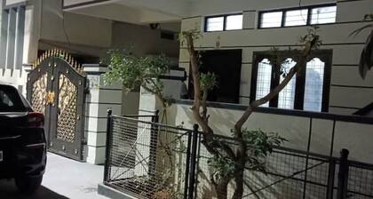 D1 Spacious & peaceful 2 bed house with parking