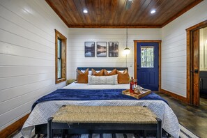 4 bedrooms, iron/ironing board, travel crib, free WiFi